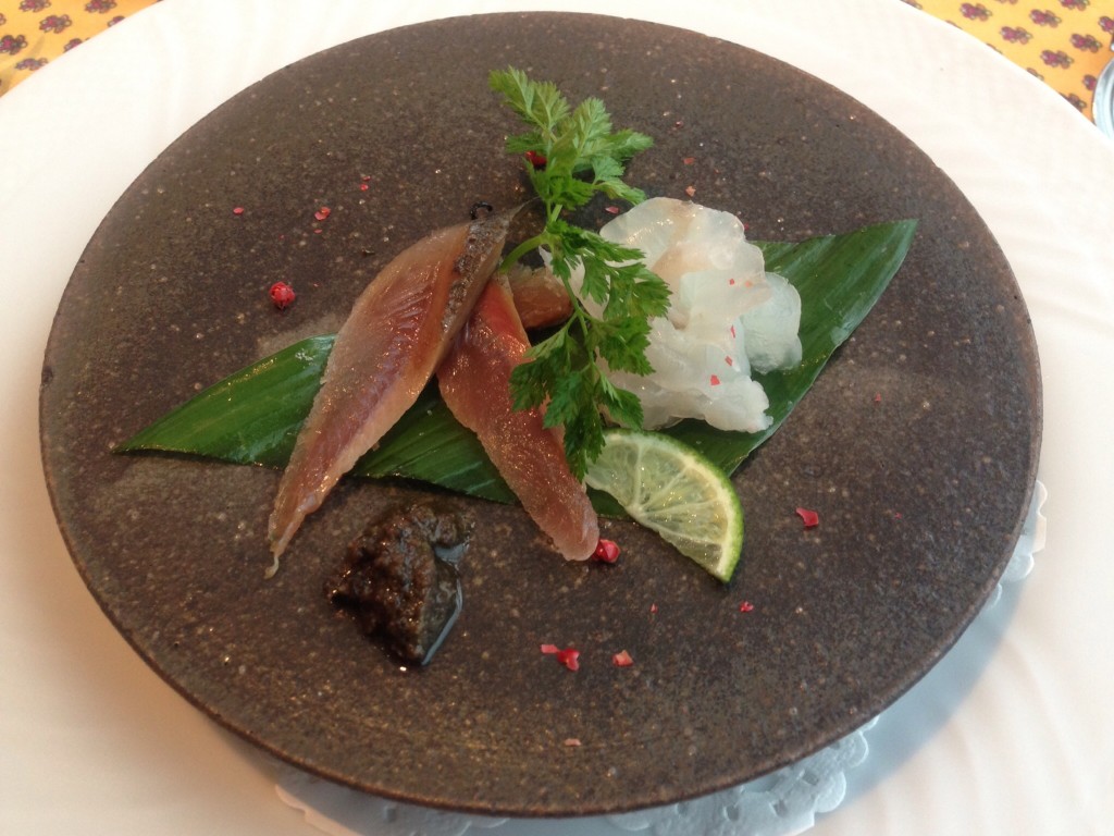 天然平目の軽い昆布〆すだち風味＆秋刀魚のスモークタプナードソース