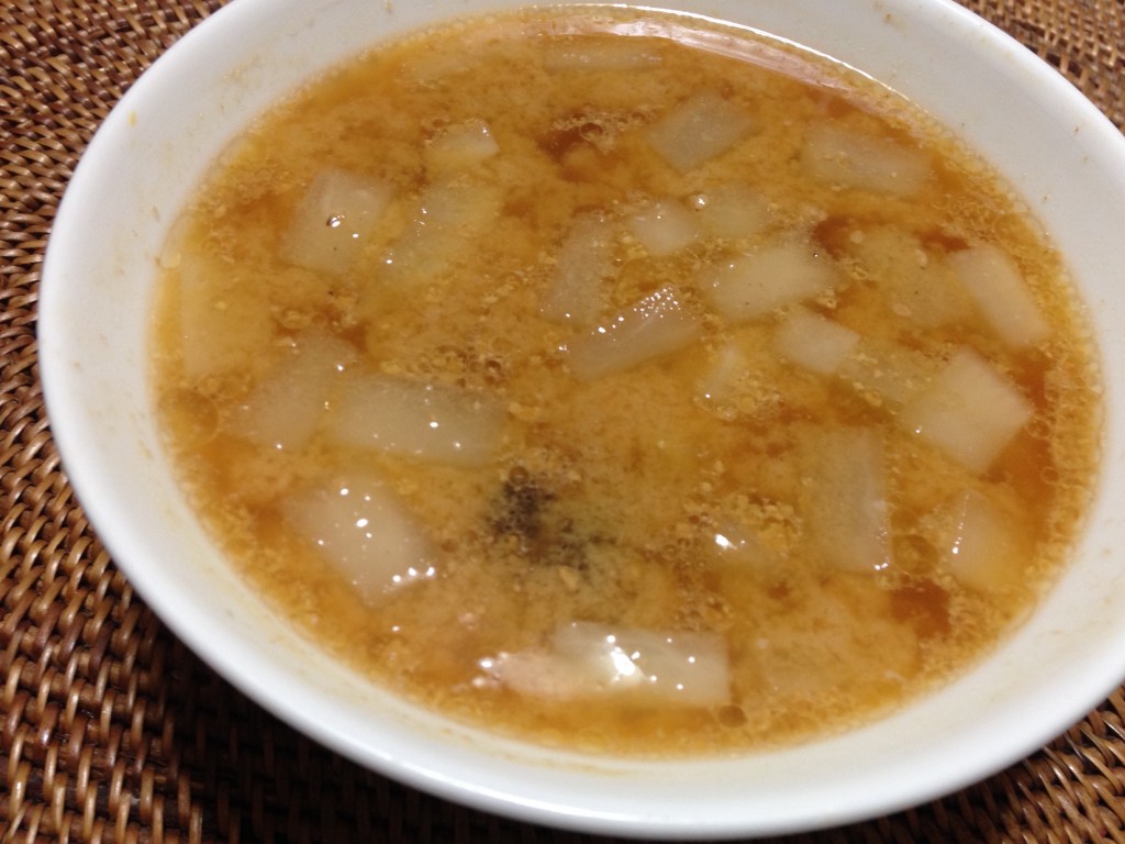 胡麻と味噌の根菜スープ