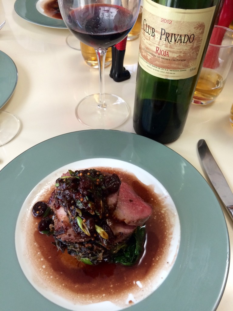 Vanilla cured Duck Breast with Spring Cherry-Rhubarb Compote and port wine sauce（バニラの香りの鴨肉ロースト、チェリールバーブコンポートとポートワインのソース）×2012 Club Privado Rioja