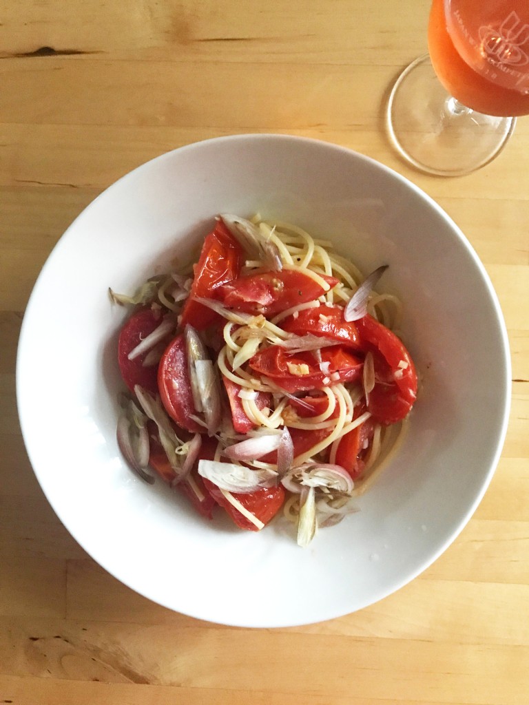 トマトのパスタ ジンジャー風味 × 北海道の辛口ロゼ