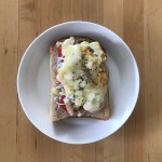 【にらやBar】ミニトマトとしらすのチーズトースト × 山梨の赤