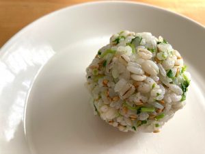 豆苗のおむすび 花椒風味